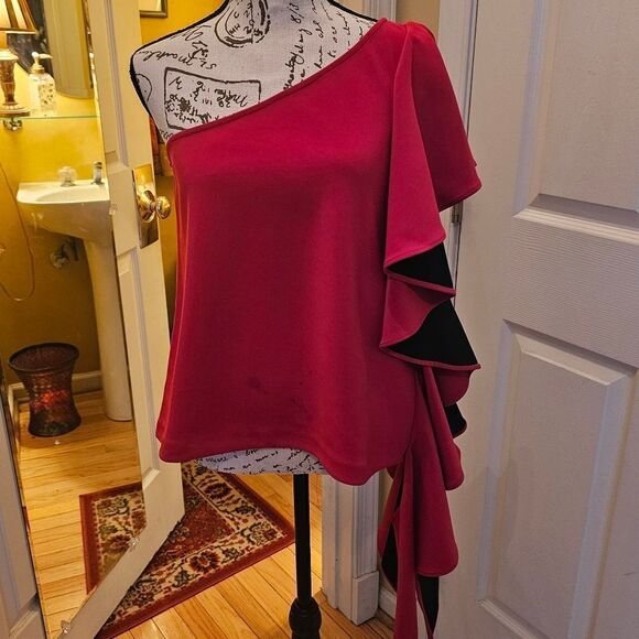 DRAMATIC ONE SHOULDER TOP BALANCED BY ENTIRE SIDE DONE IN RUFFLES - Picture 1 of 6
